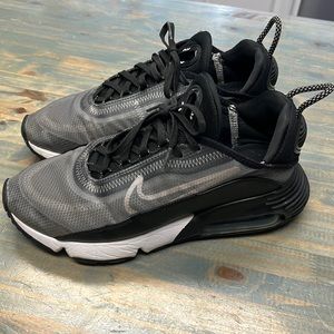 Womens  Nike air max 2090 size 7.5